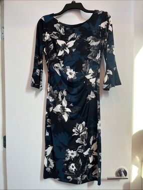 Floral midi dress, no tags but never worn 3/4 sleeves